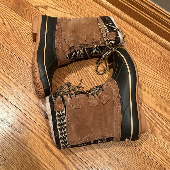 Khombu Winter Boots - Picture 3 of 6